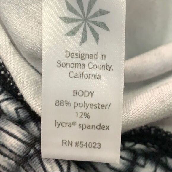 Athleta High Rise Mixed Geo Chaturanga Capri - Picture 5 of 7